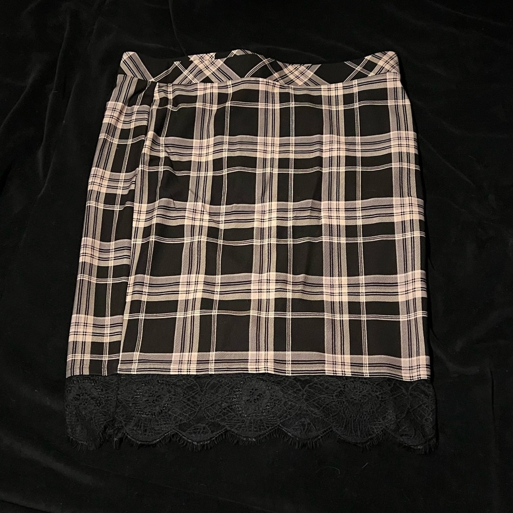 TORRID stretch fitted plaid skirt with lace bottom & back slit 2X 18 20 NWT NFS